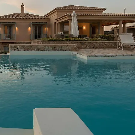 וילה In Peloponnese With & Pool