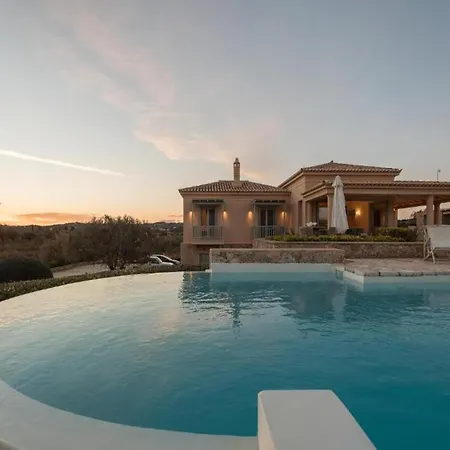 וילה In Peloponnese With & Pool *